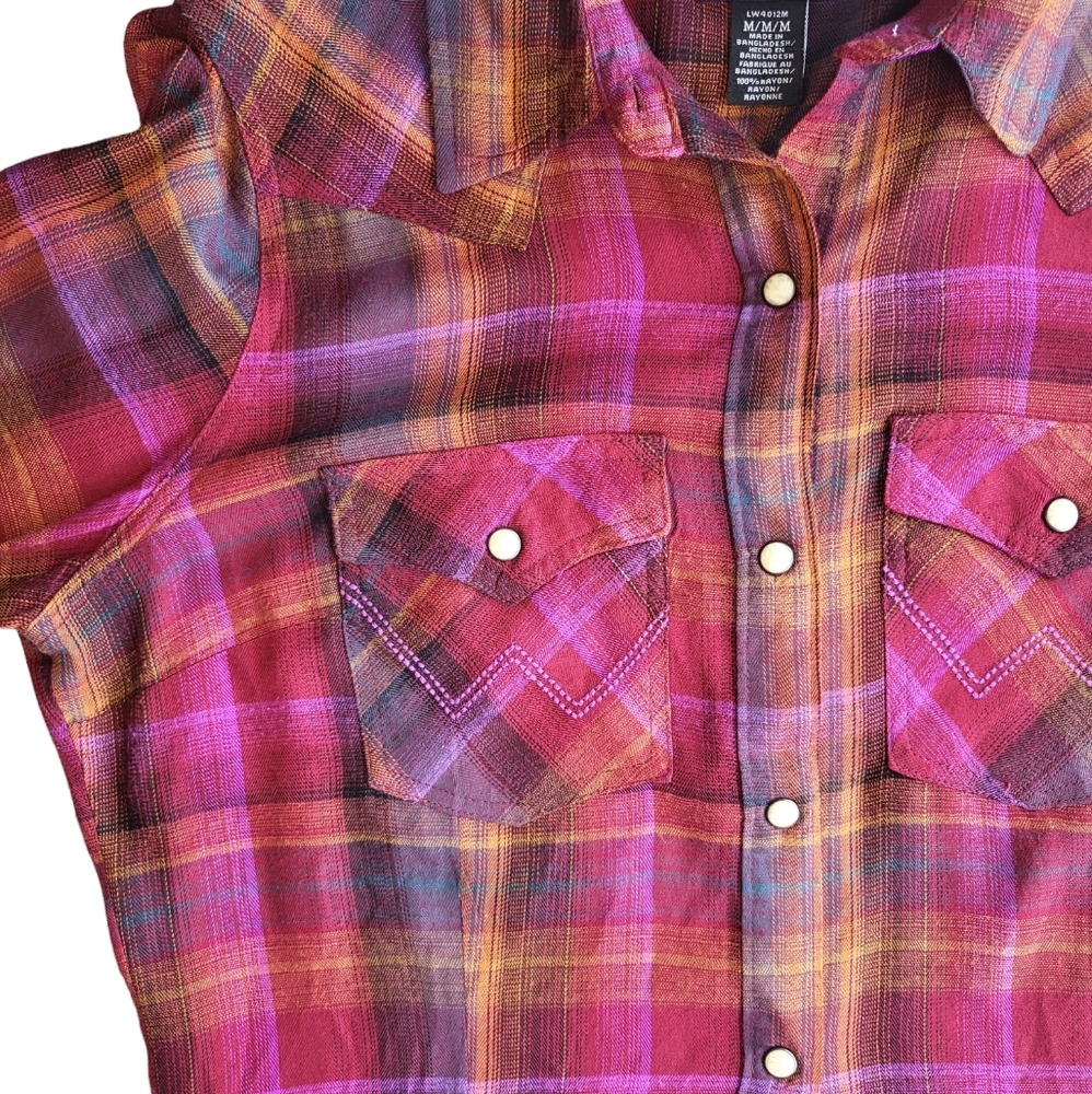 Wrangler Retro Bright Button-up Top with Pearl Snap Buttons - Picture 5 of 7